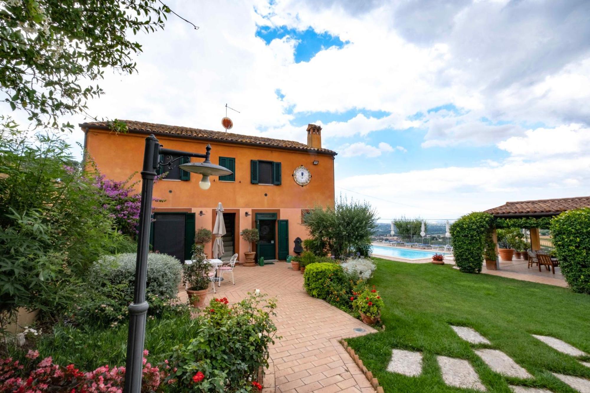 Villa Poggio Montali Monte Roberto Esterno foto