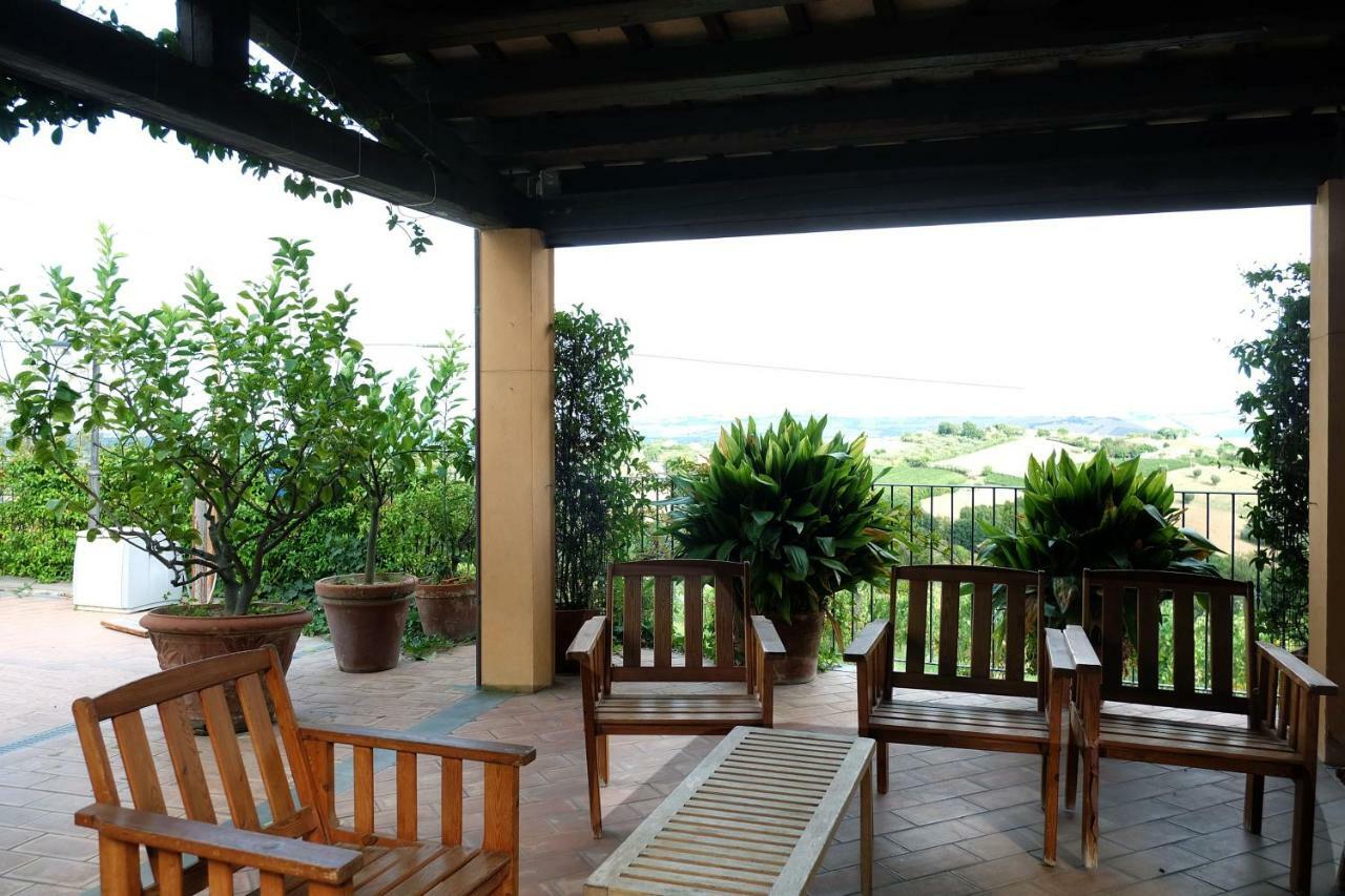 Villa Poggio Montali Monte Roberto Esterno foto